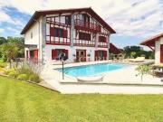 Vente Maison 9 pièces 390 m2 Larressore