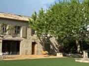 Mas en pierre entièrement rénové