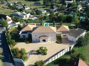 Vente Propriété 18 pièces 684 m2 Ussac