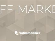 Verkäufer außerhalb des Marktes in Collombey