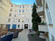 Vermietete Altbauwohnung mit Garten in renoviertem...