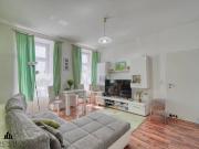Vermietete, möblierte 2 Zimmer Wohnung in stilvollem Altbau