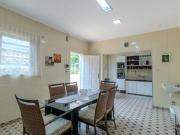 Funcional casa tipo para venda em Bosque da Saúde com 4...