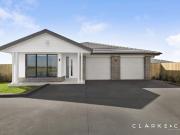 VERSATILE DUAL KEY LIVING IN A PICTURESQUE POSITION!