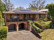 Versatile Family Home with Workshop and Expansive Yard