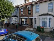 Versatile Living Space with Garden in E12