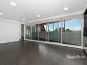 VERSATILE ONE BEDROOM PLUS STUDY APARTMENT JUST OFF SWAN...