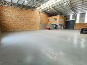 versatile warehouse of 460 m² to let.