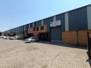 versatile warehouse of 472 m² to let.