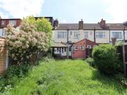 very bright double bedroom in Brentford Has a Room