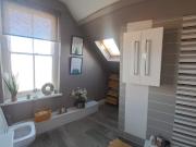 Very charming single ensutie bedroom, in a 6 bedroom...