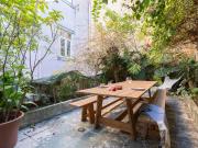 Very cool double ensuite bedroom in Graça