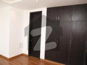 Very Spacious Designer Apartment Gulberg