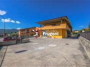 vf151 CASA CON NEGOZIO, LABORATORIO E AREA EDIFICABILE