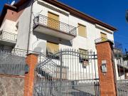 Via 1º Maggio 12 10 vani 220mq