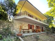 Via Bronia 10 vani 210mq