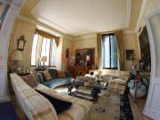 Via Camillo Benso Conte di Cavour Centro Città 12 vani 372mq