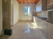 Via Cisa 95 5 vani 104mq