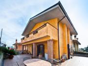 Via del Passero Solitario 9 vani 190mq