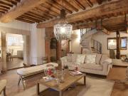 Via della Chiesa 22° 9 20 vani 520mq