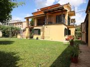 Via di Mugnano 1471/A 8 vani 215mq