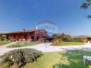 via fratelli rosselli 10 vani 221mq