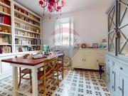 Via Fratti 7 vani 100mq