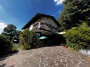 Via Giovo 50 9 vani 147mq