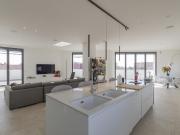 Via Guglielmo Guintellino 32 quadrilocale 300mq