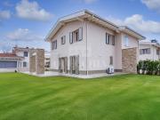 Via Maifreni 6 vani 246mq