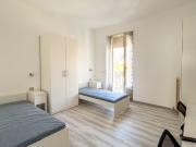 via pesaro 32 trilocale 75mq