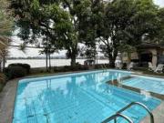 VIA SAMBORONDON VENTA DE AMPLIA CASA FRENTE AL RIO CON...