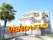 via vimercate trilocale 85mq