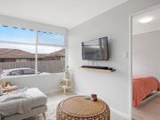 Vibrant, Bold and Beautiful Unit!