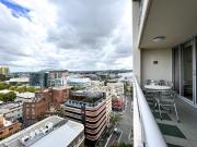 Vibrant harbour view apartment in unbeatable location