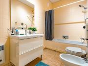 Vibrant single bedroom in Ramalde room 5