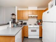 Vibrant Yaletown Living: Modern 1 Bed Suite with Central...