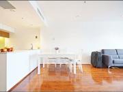 Victoria Point: Sophisticated Living and Harbour Views!