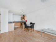 Victoria Road, Acton W3, 2 bed flat to rent, £2,100 pcm...