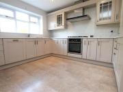 Victoria Road, HU17 4 bed detached house to rent £1,295...