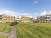 Victoria Road, Milford On Sea, 2 Bedroom Flat