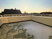 Viel Licht Zwei Zimmer Große Terrasse! Ideale...