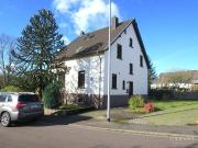 Viel Platz für die Familie: Ein Zweifamilienhaus in...