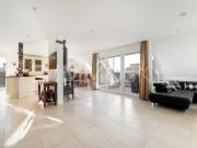 Viel Platz für die ganze Familie weit über 200m²...