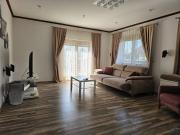 Viel Platz, mit Naschgarten und Pool