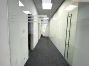 VIELE GESTALTUNGSMÖGLICHKEITEN: Erdgeschoss Büro direkt...