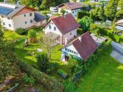 Vielseitige Liegenschaft mit Haupthaus und Nebengebäude...