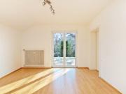 Vielseitiges Ein oder Zweifamilienhaus mit großzügiger...