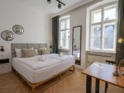 Vienna 1220 92995698