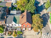 View It This Week Between Dundas/ Queen View It This Week Between Dundas/ Queen